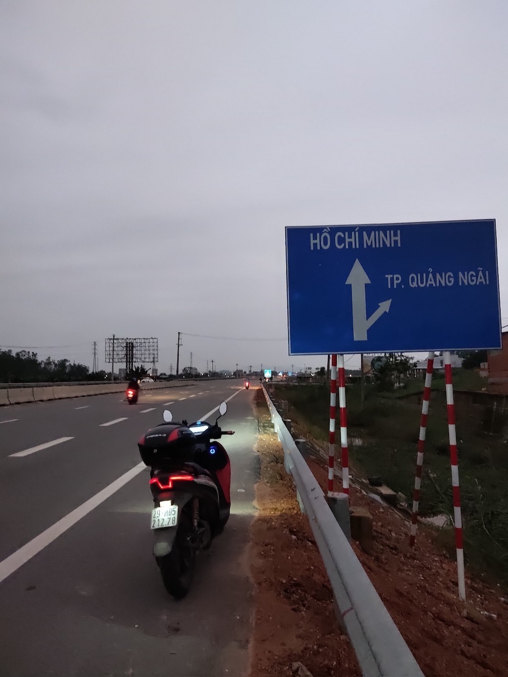 Chạy xe máy điện Pega-S, người đàn ông Hà Nội đi xuyên từ Móng Cái tới Cà Mau ảnh 11