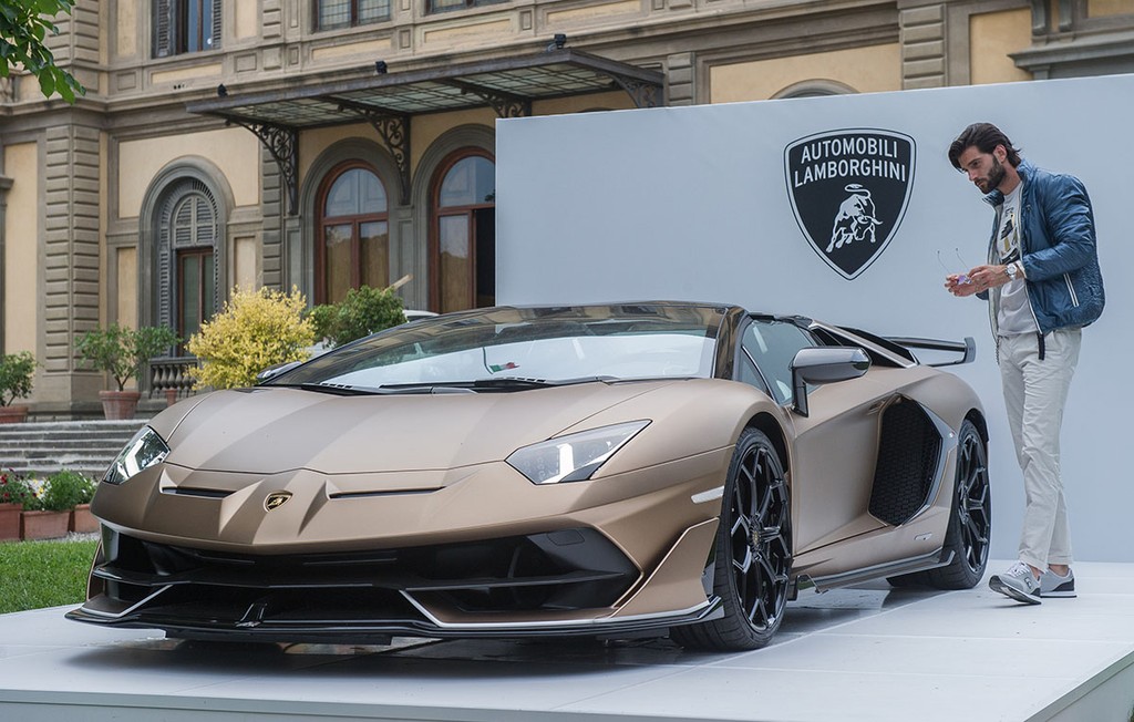 Dàn trai đẹp diện đồ đúng chất đọ dáng siêu xe Lamborghini ảnh 10