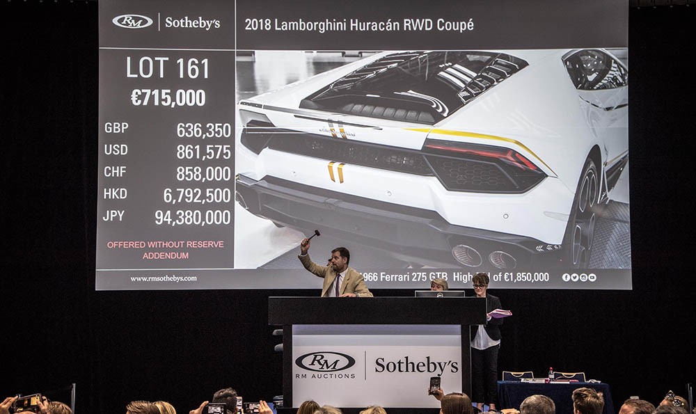 Hàng độc Lamborghini Huracan của Giáo Hoàng chốt giá hơn 19 tỷ đồng ảnh 1