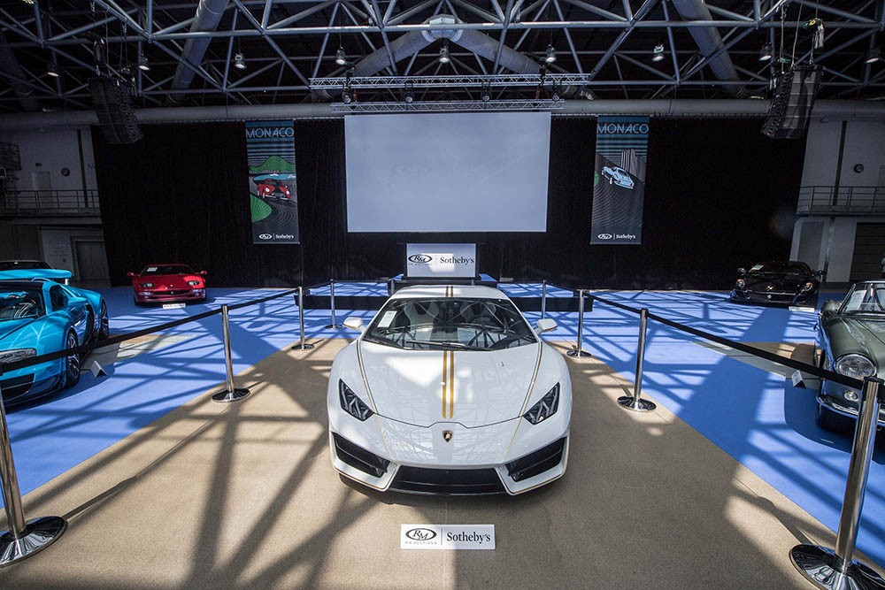 Hàng độc Lamborghini Huracan của Giáo Hoàng chốt giá hơn 19 tỷ đồng ảnh 3