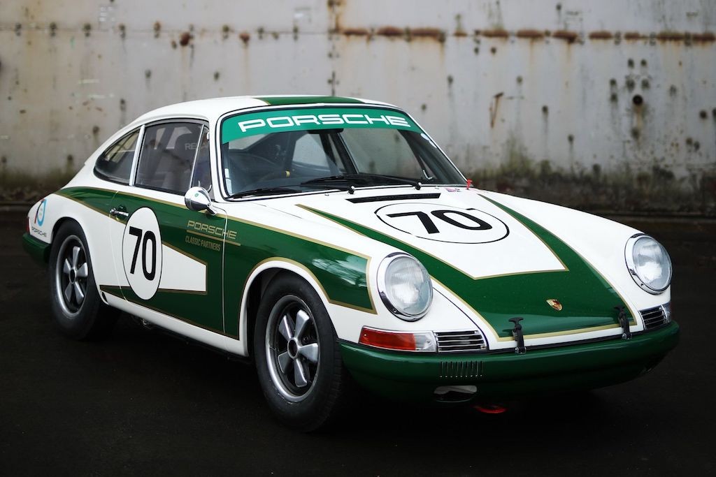 Soi Porsche 911 cổ được “giật mới” mừng sinh nhật 70 tuổi ảnh 1