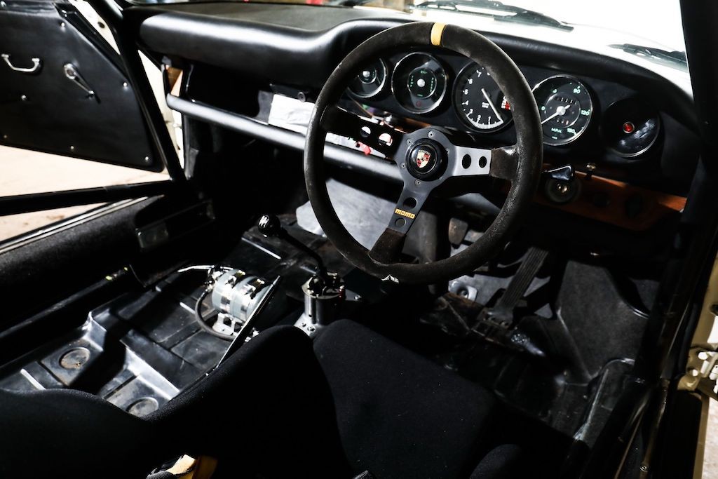 Soi Porsche 911 cổ được “giật mới” mừng sinh nhật 70 tuổi ảnh 3