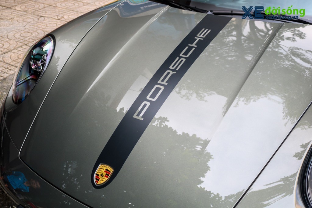 Porsche 911 GTS 992 của ông Đặng Lê Nguyên Vũ lần đầu lộ diện: phối màu độc đáo cùng tuỳ chọn hộp số sàn ảnh 11
