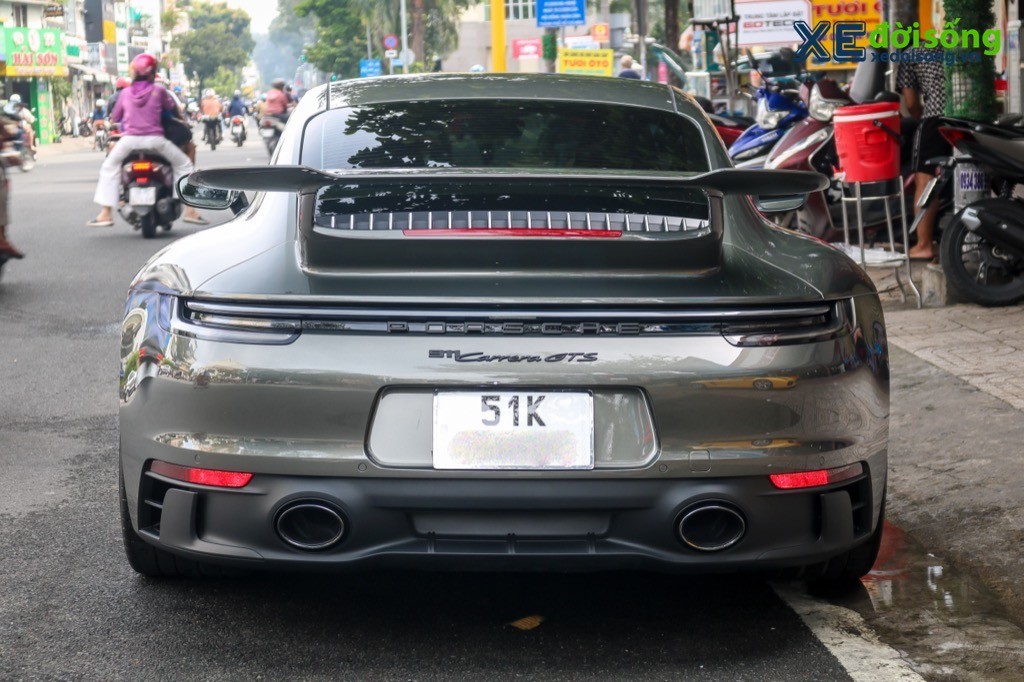 Porsche 911 GTS 992 của ông Đặng Lê Nguyên Vũ lần đầu lộ diện: phối màu độc đáo cùng tuỳ chọn hộp số sàn ảnh 13