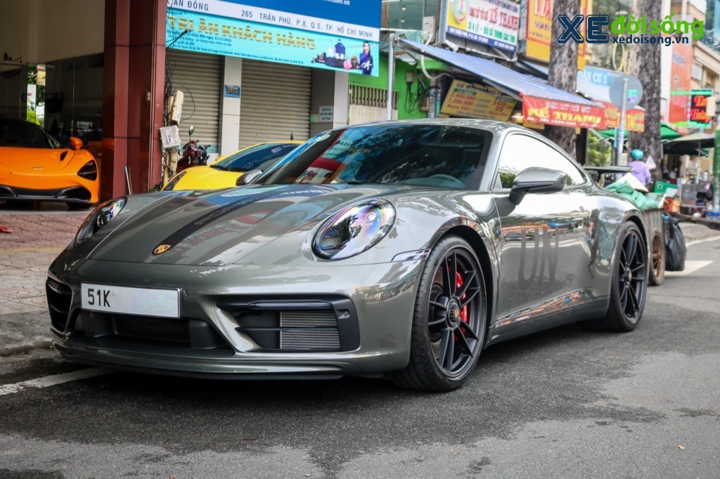 Porsche 911 GTS 992 của ông Đặng Lê Nguyên Vũ lần đầu lộ diện: phối màu độc đáo cùng tuỳ chọn hộp số sàn ảnh 1