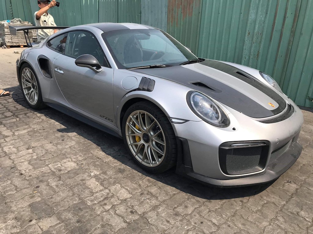 Việt Nam lại đón thêm Porsche 911 GT2 RS, khác biệt với 3 chiếc còn lại ở loạt phụ kiện xe đua  ảnh 2