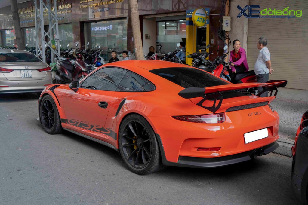Bắt gặp Porsche 911 GT3 RS từng thuộc sở hữu của “ông trùm cafe” Đặng Lê Nguyên Vũ trên đường phố Sài Gòn ảnh 2
