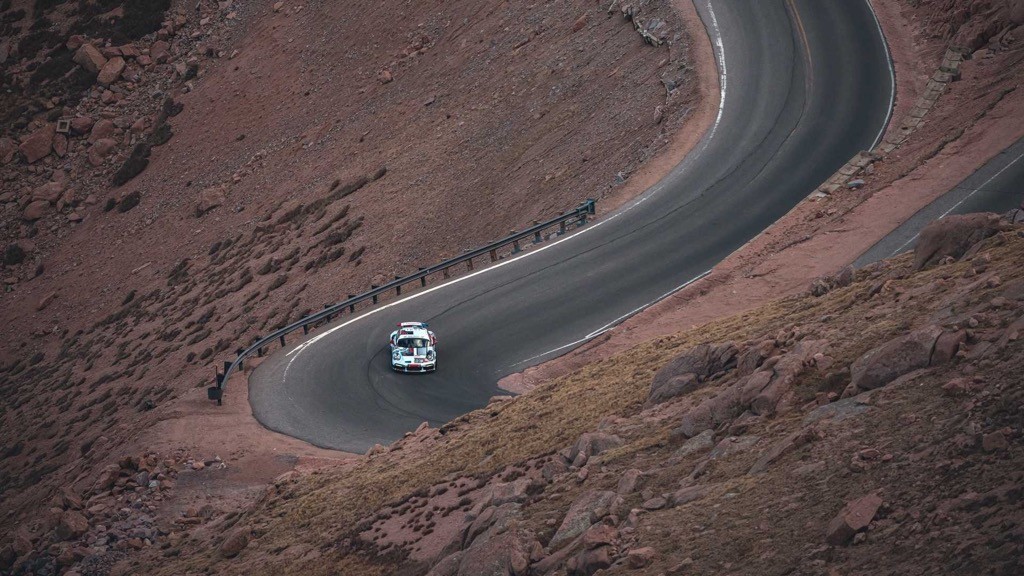 “Gà nhà đá nhau“: Bentley lập kỷ lục tại Pikes Peak, Porsche hạ gục bằng 911 Turbo S ảnh 7