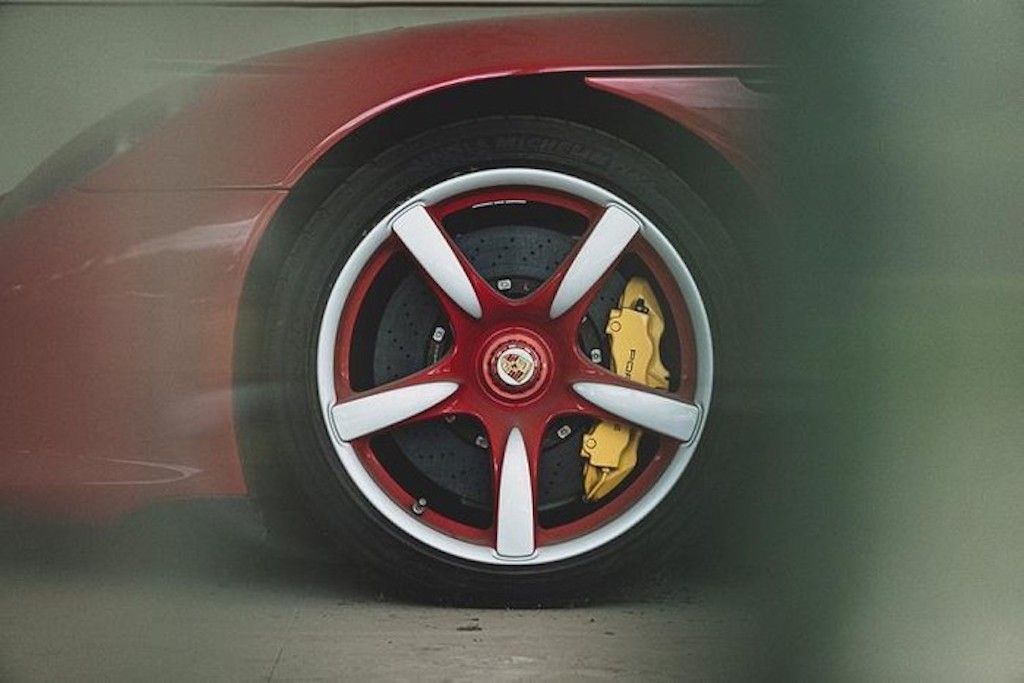 “Xót lòng” nhìn hàng hiếm Porsche Carrera GT bị bỏ quên trong... đại lý Ferrari, chờ người giải cứu sau 8 năm ảnh 2
