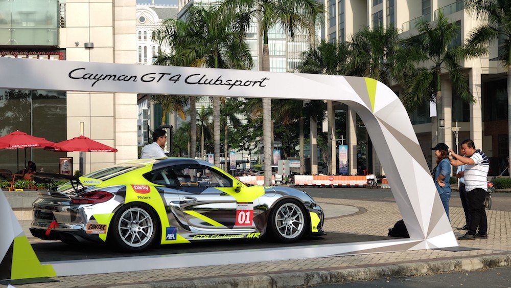 Cận cảnh xe đua Porsche Cayman GT4 Clubsport tại Việt Nam ảnh 11