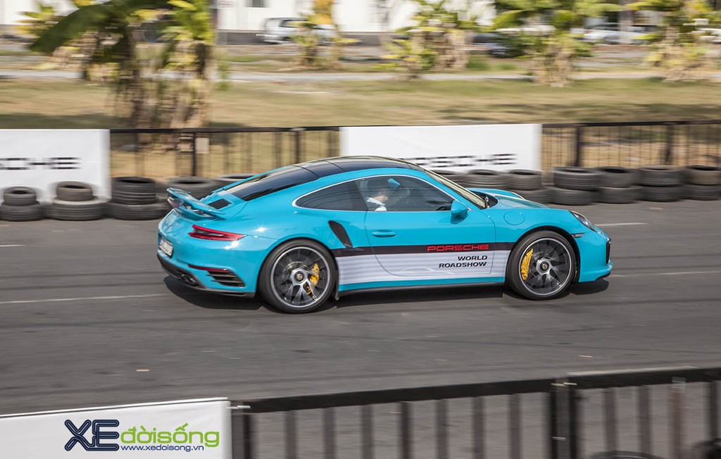 Lái thử siêu xe tại Porsche World Roadshow ở Sài Gòn ảnh 8