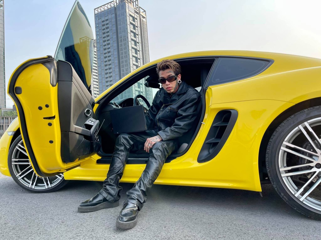 Rapper Dế Choắt tung “hit” điên cuồng với Porsche Cayman: Sức mạnh từ bên trong! ảnh 2