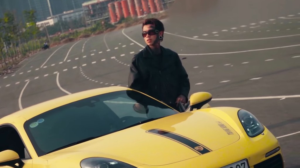 Rapper Dế Choắt tung “hit” điên cuồng với Porsche Cayman: Sức mạnh từ bên trong! ảnh 3