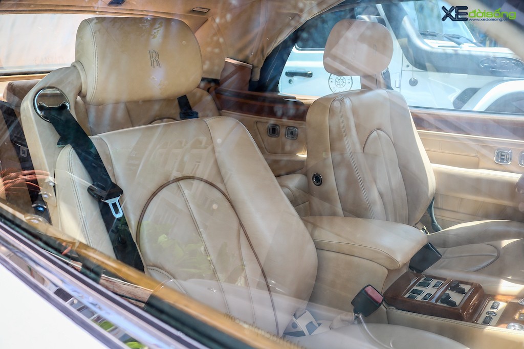 Khám phá xe siêu sang mui trần Rolls-Royce Corniche: “toà thành” cổ giữa rừng núi Tây Nguyên ảnh 4