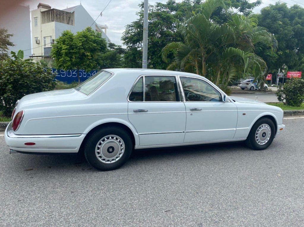 Lại có thêm “tổng lãnh thiên thần bạc” Rolls-Royce Silver Seraph lên sàn xe cũ tại Việt Nam, giá không rẻ hơn 7 tỷ? ảnh 2