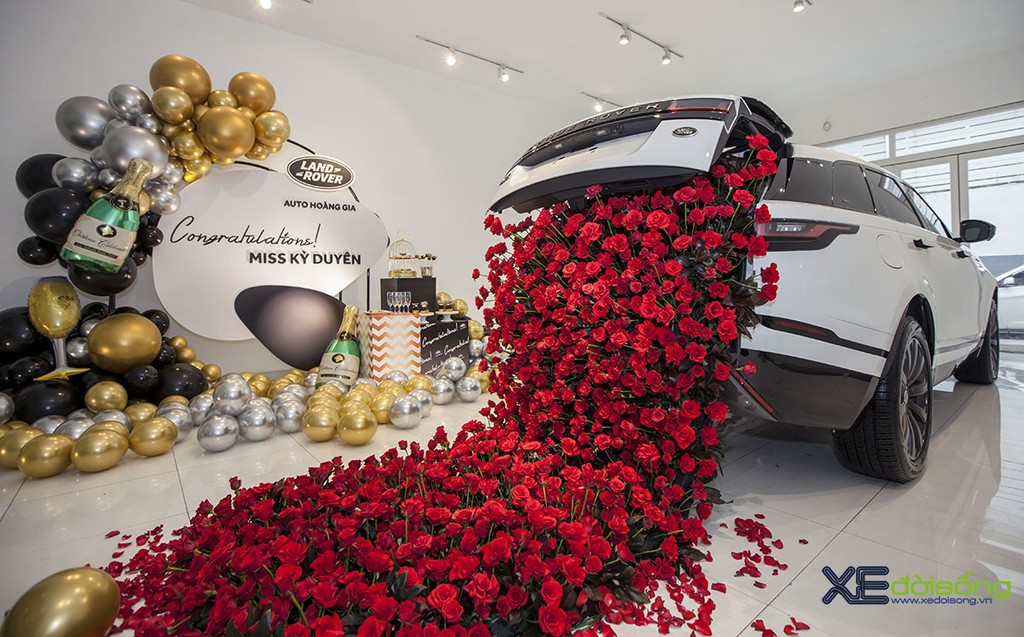Hoa hậu Kỳ Duyên tậu SUV sang Range Rover Velar hơn 5 tỷ, chở theo cả ngàn bông hồng ảnh 5