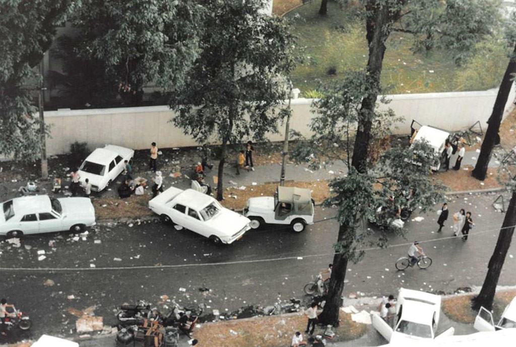 Chùm ảnh: dàn xe cổ “bơ vơ” trên đường phố Sài Gòn sau khi người Mỹ tháo chạy khỏi Việt Nam ngày 30/4/1975 ảnh 2