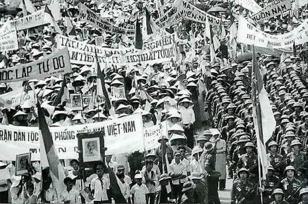 Xem dân miền Nam nô nức tràn ra đường ăn mừng quân Giải Phóng tiến vào Sài Gòn ngày 30/4/1975 ảnh 5