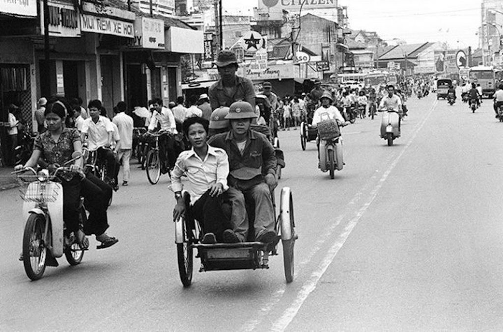 Xem dân miền Nam nô nức tràn ra đường ăn mừng quân Giải Phóng tiến vào Sài Gòn ngày 30/4/1975 ảnh 8