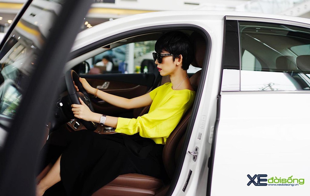 Siêu mẫu-doanh nhân LaLa Xuân Lan tậu xe sang Mercedes-Benz E200 hơn 2 tỉ đồng ảnh 6
