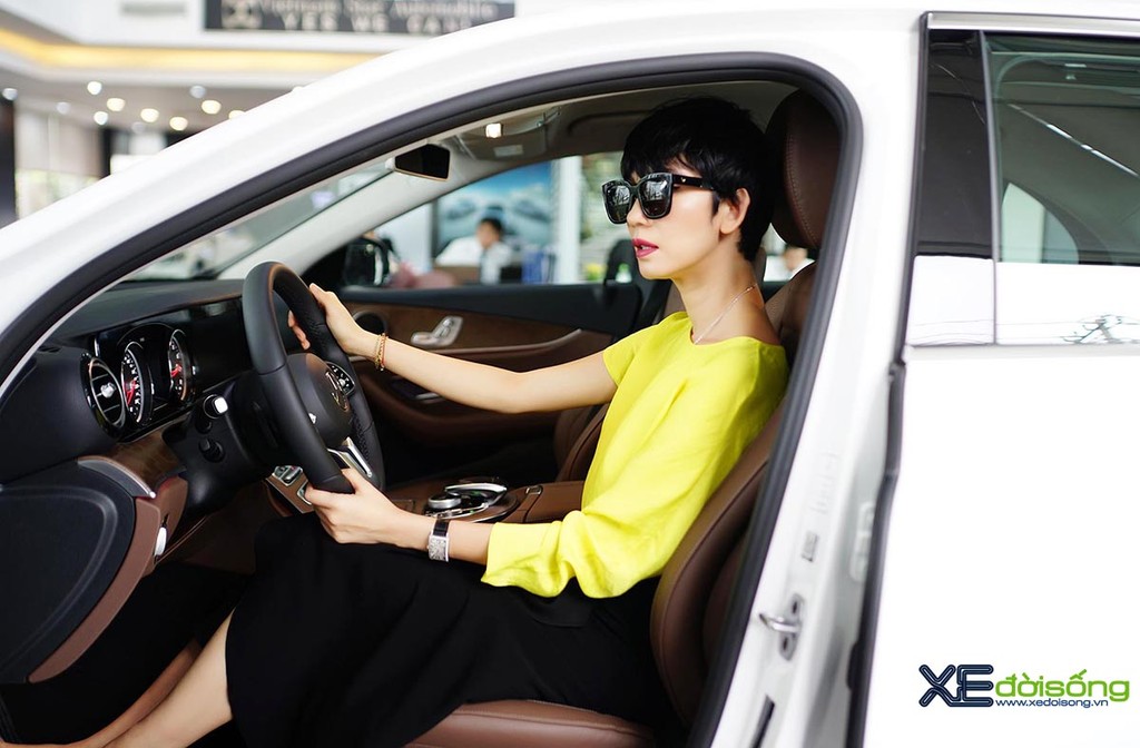 Siêu mẫu-doanh nhân LaLa Xuân Lan tậu xe sang Mercedes-Benz E200 hơn 2 tỉ đồng ảnh 8