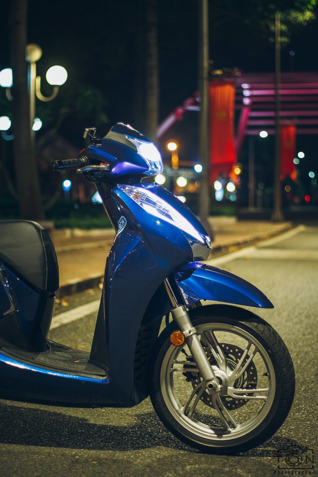 Honda SH300i 2017 của biker Việt lên nhiều đồ chơi giá trị ảnh 3