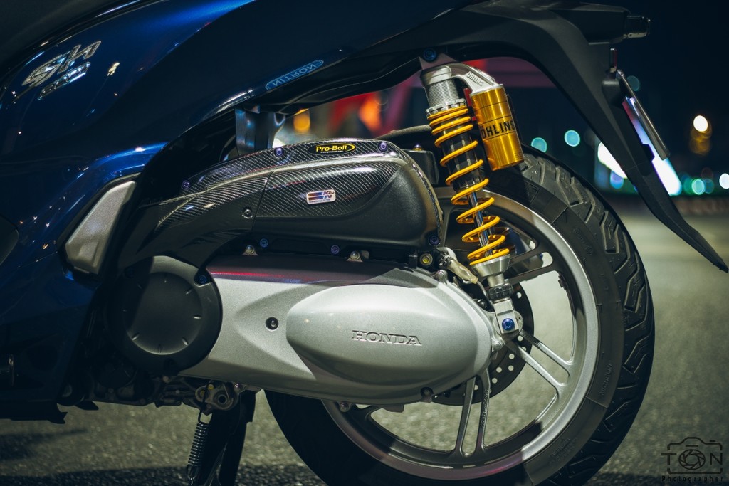Honda SH300i 2017 của biker Việt lên nhiều đồ chơi giá trị ảnh 10