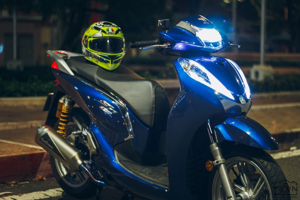 Honda SH300i 2017 của biker Việt lên nhiều đồ chơi giá trị ảnh 6