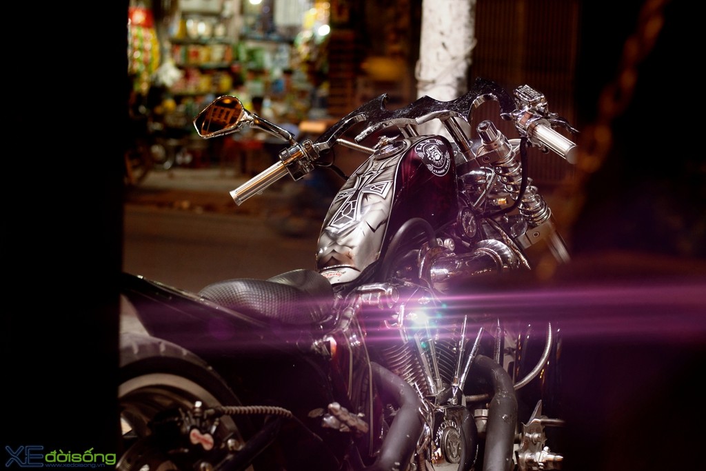 Honda Shadow 600 độ Bobber kịch độc của 9X Sài Thành, dân Graffic Design ảnh 1