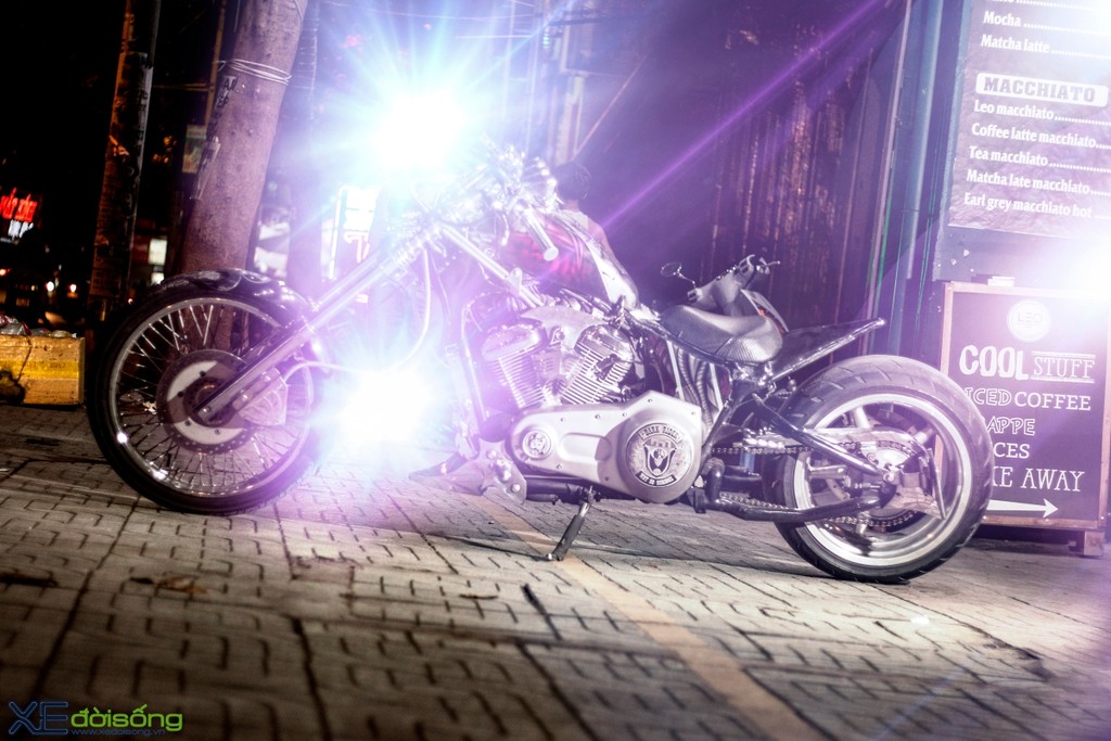 Honda Shadow 600 độ Bobber kịch độc của 9X Sài Thành, dân Graffic Design ảnh 9
