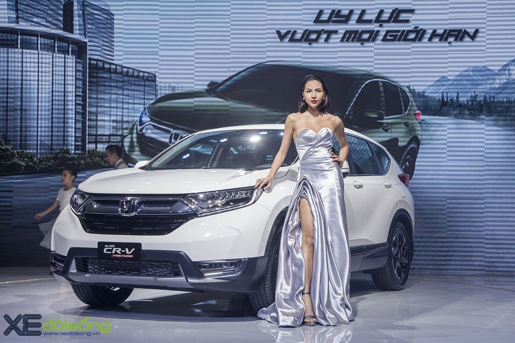 Siêu mẫu Minh Triệu sánh bước ra mắt Honda CR-V 2018 thế hệ mới ảnh 3