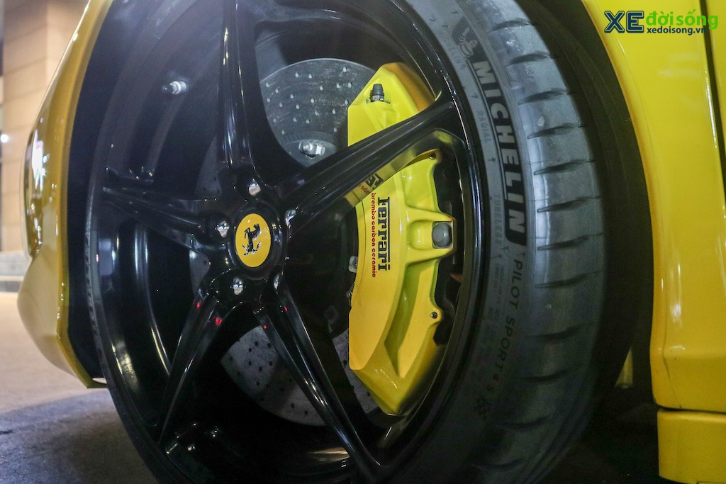 Bắt gặp Ferrari 458 Italia màu vàng “còn zin”, hiếm gặp trên phố Việt ảnh 11