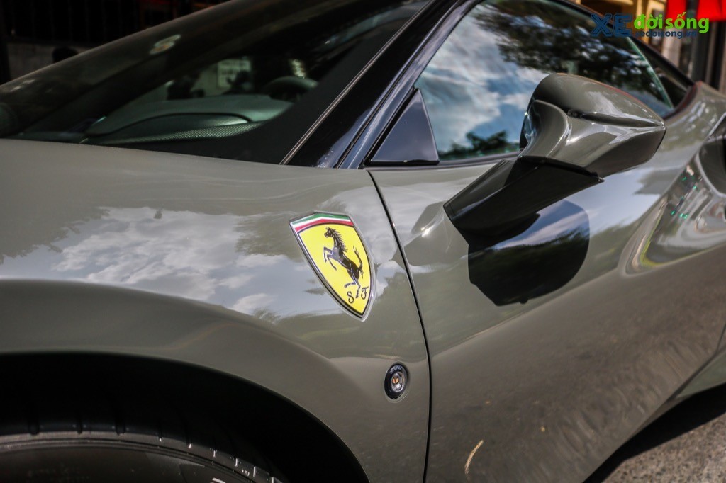 Chiêm ngưỡng siêu xe Ferrari F8 Tributo màu “xám xi măng” cực độc giữa lòng phố Việt ảnh 11