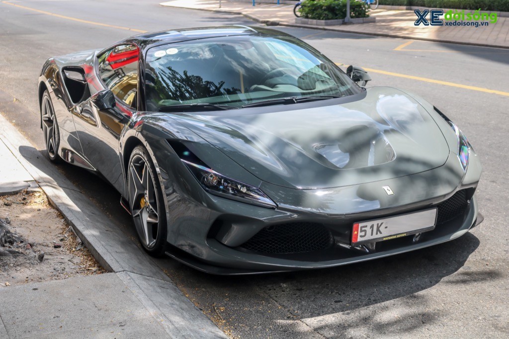 Chiêm ngưỡng siêu xe Ferrari F8 Tributo màu “xám xi măng” cực độc giữa lòng phố Việt ảnh 3