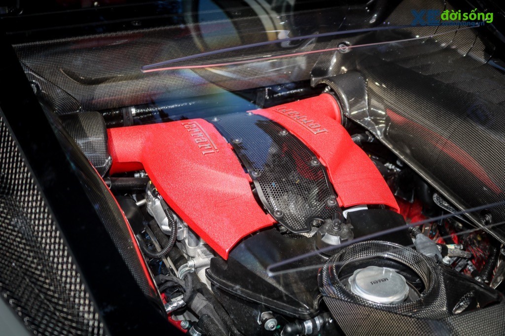 Chiêm ngưỡng siêu xe Ferrari F8 Tributo màu “xám xi măng” cực độc giữa lòng phố Việt ảnh 6