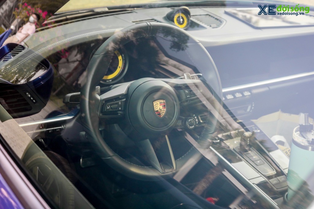 Ngắm nhìn Porsche 992 Targa 4S lả lướt với lớp áo xanh nổi bật ảnh 7
