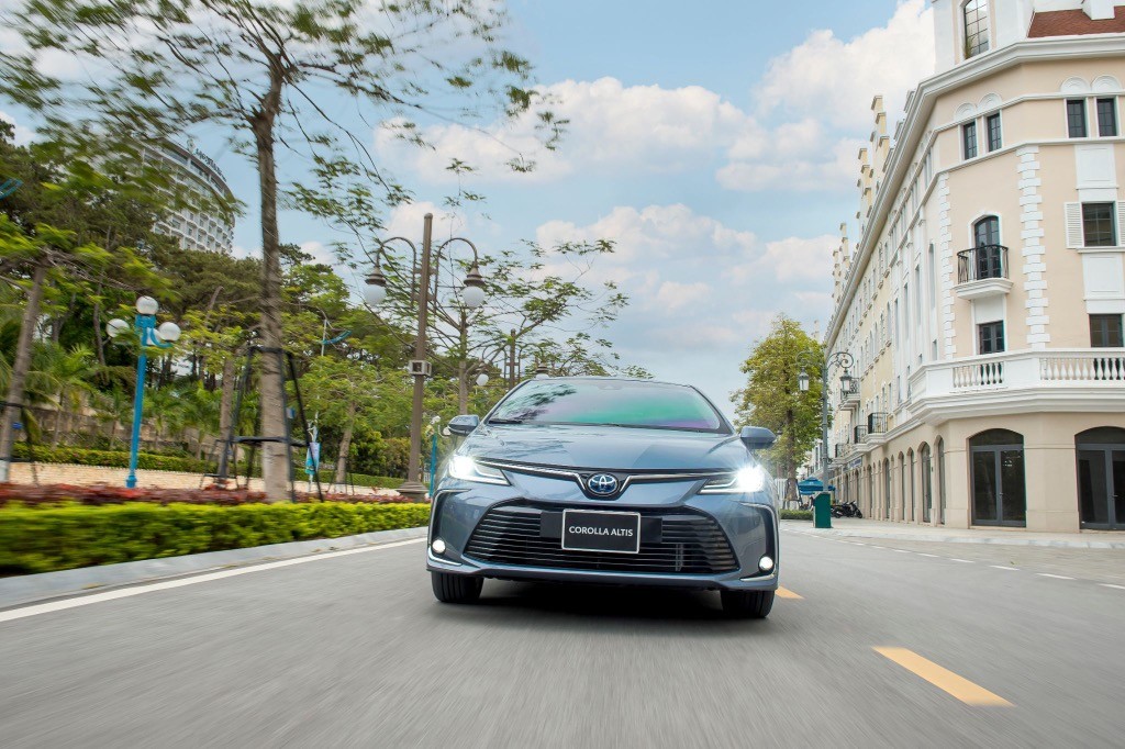 Cầm 850 triệu mua sedan hạng C Nhật Bản ngập công nghệ: chọn Toyota Corolla Altis 1.8V hay Mazda3 1.5 Premium? ảnh 13