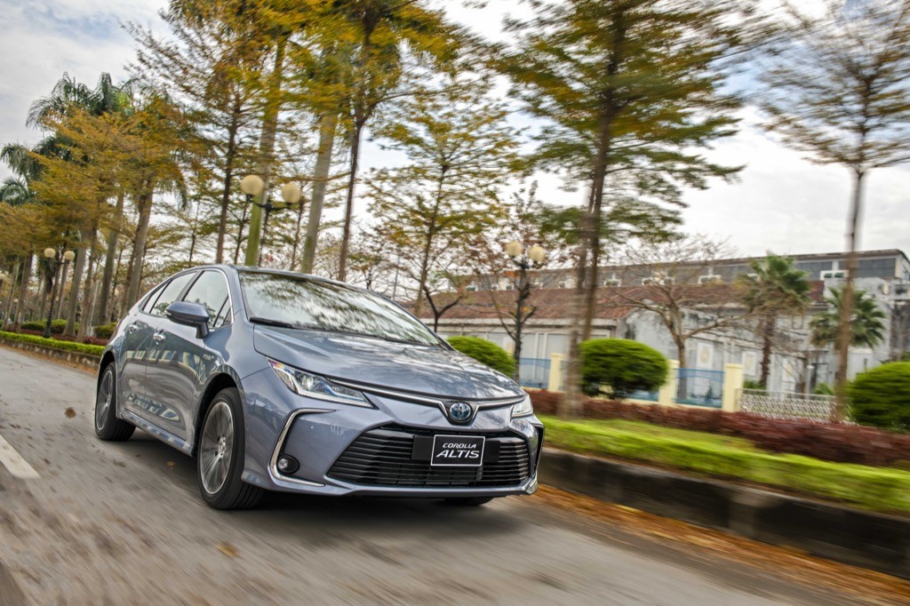 Cầm 850 triệu mua sedan hạng C Nhật Bản ngập công nghệ: chọn Toyota Corolla Altis 1.8V hay Mazda3 1.5 Premium? ảnh 16