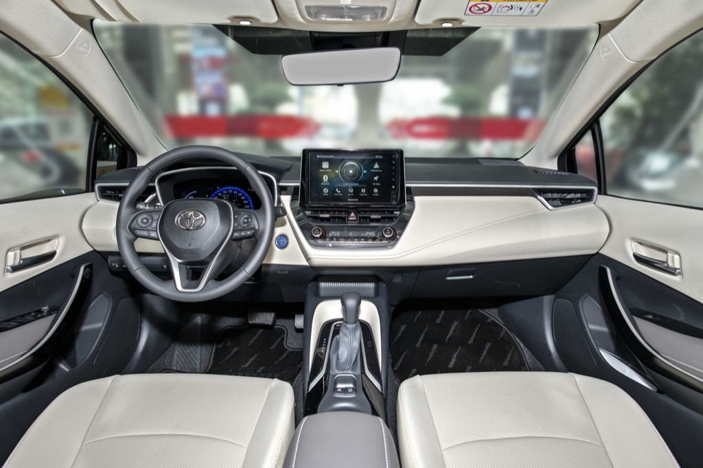 Cầm 850 triệu mua sedan hạng C Nhật Bản ngập công nghệ: chọn Toyota Corolla Altis 1.8V hay Mazda3 1.5 Premium? ảnh 7
