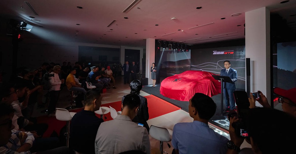 Siêu xe Ferrari 296 GTB chính thức ra mắt Việt Nam ảnh 1