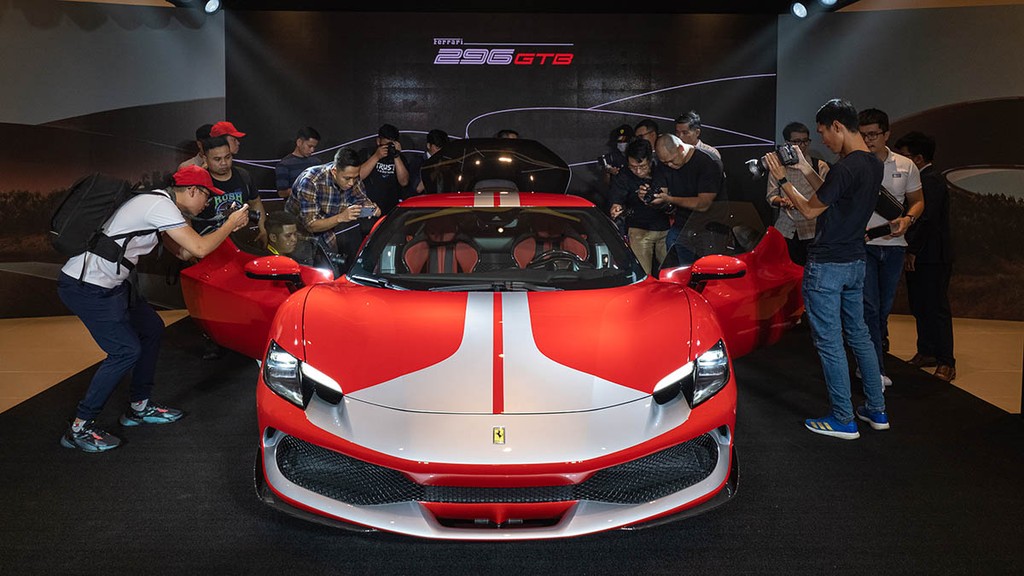 Siêu xe Ferrari 296 GTB chính thức ra mắt Việt Nam ảnh 3