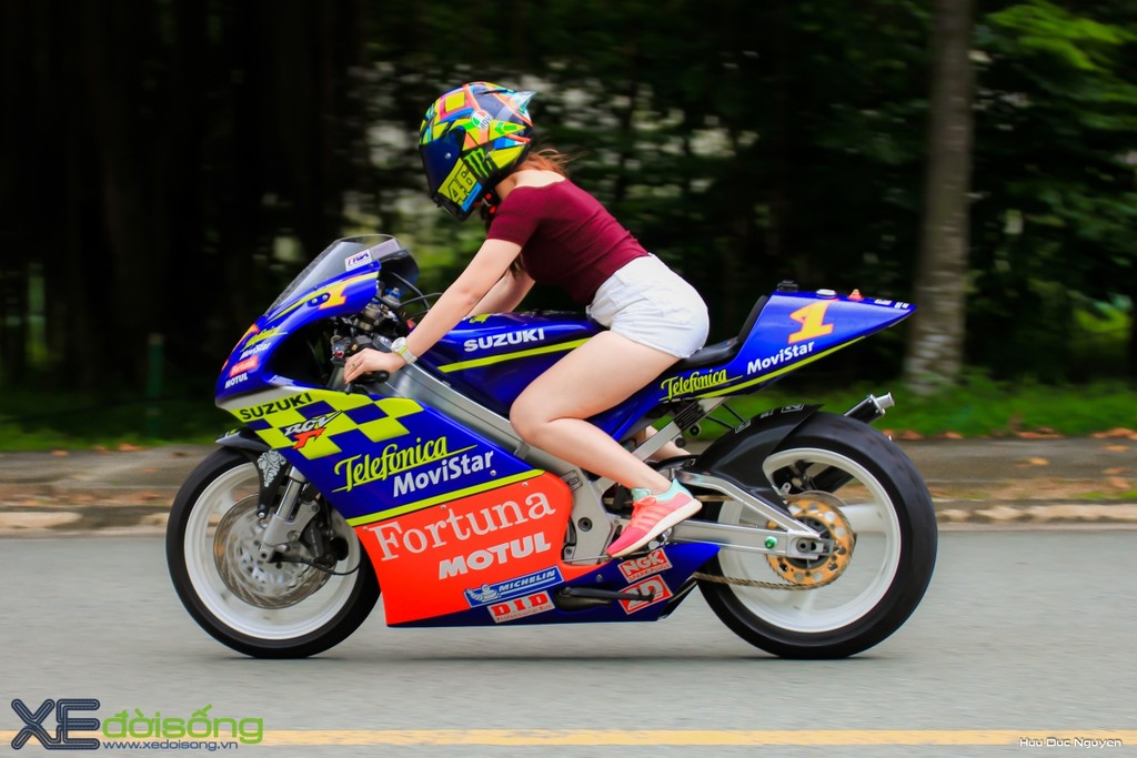 Suzuki RGV250 chất chơi bên nữ biker Bình Dương cá tính ảnh 2