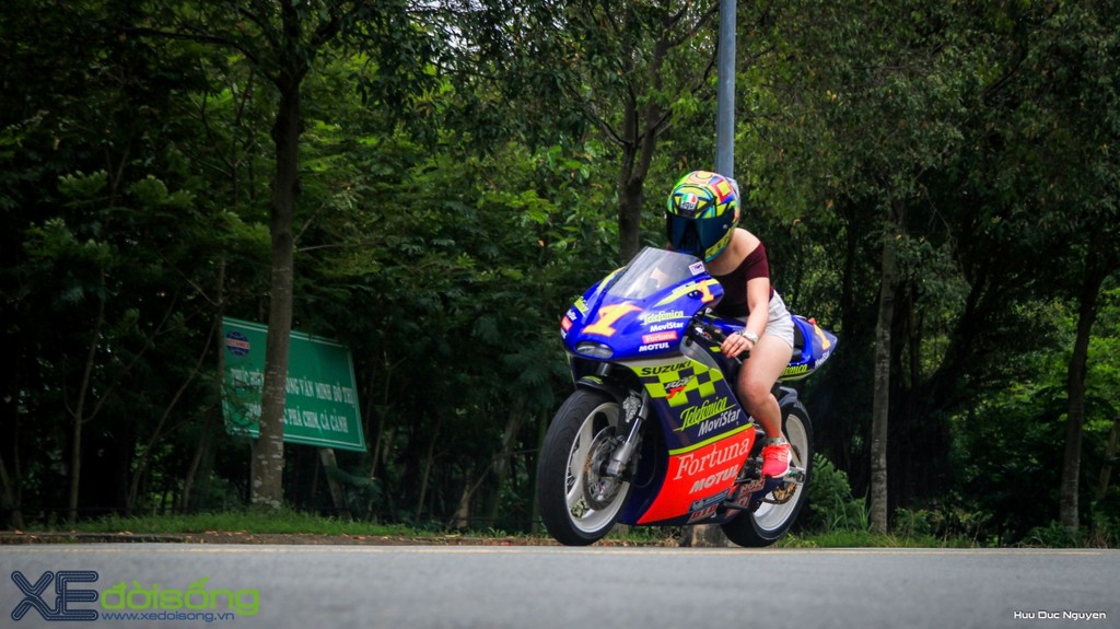 Suzuki RGV250 chất chơi bên nữ biker Bình Dương cá tính ảnh 3