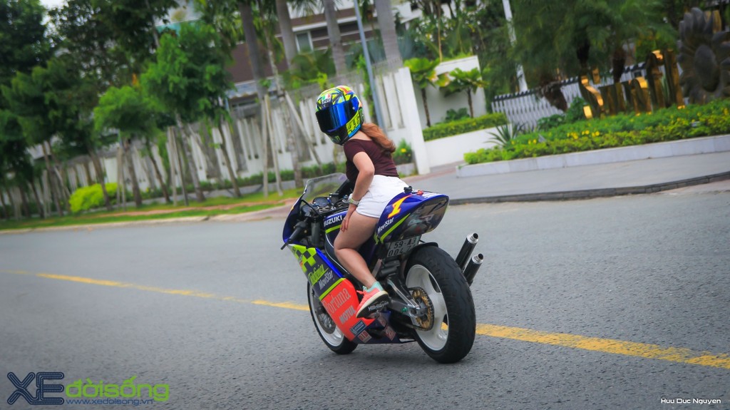 Suzuki RGV250 chất chơi bên nữ biker Bình Dương cá tính ảnh 7