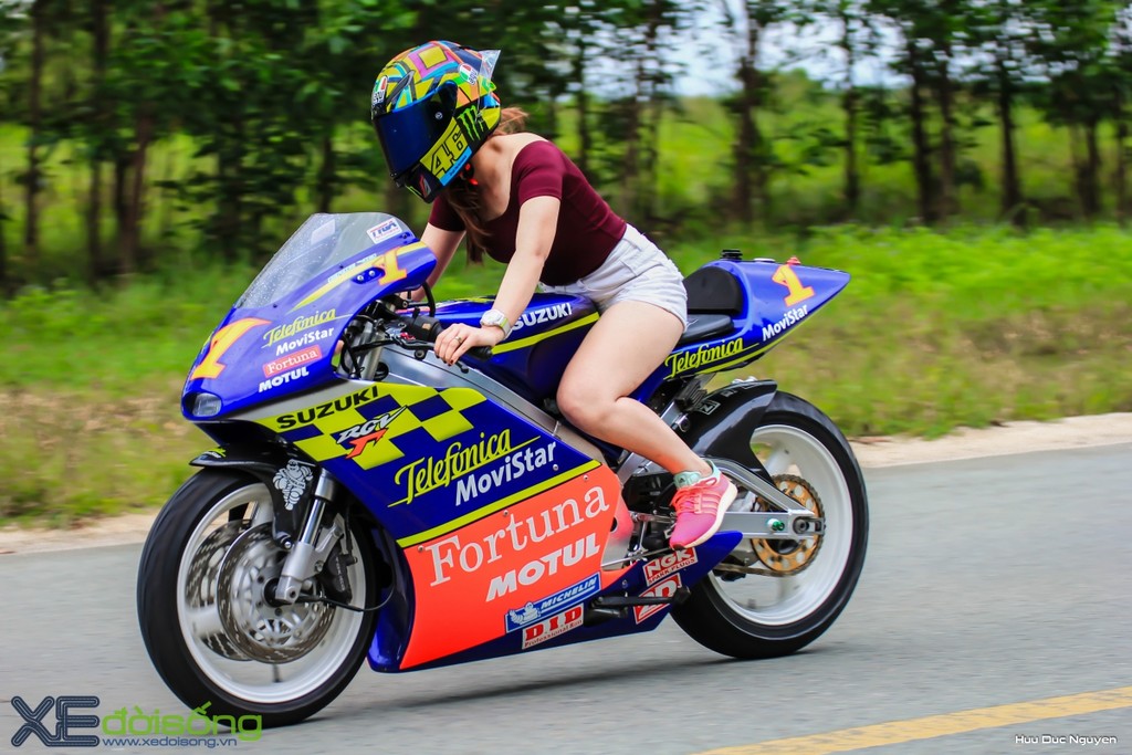 Suzuki RGV250 chất chơi bên nữ biker Bình Dương cá tính ảnh 11