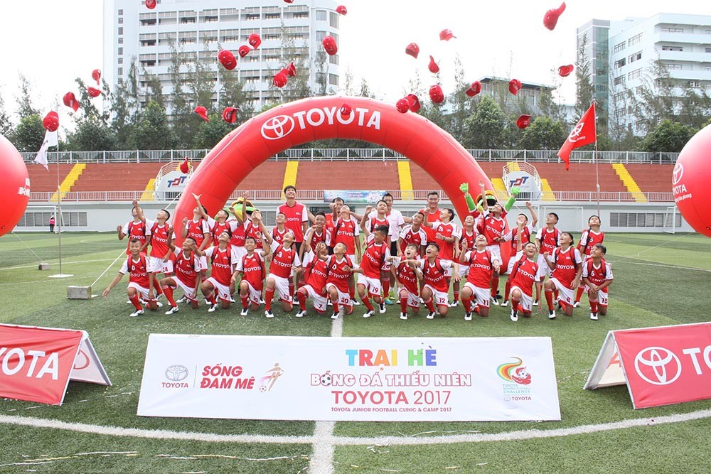 30 cầu thủ nhí tập huấn “Trại hè Bóng đá thiếu niên Toyota 2017“ ảnh 1