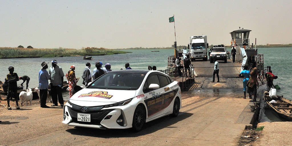 Ấn tượng hành trình Toyota Prius PHV vượt sa mạc Sahara ảnh 20
