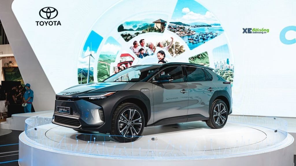Cận cảnh Toyota bZ4X tại Việt Nam Motor Show 2022: Mẫu SUV tiềm năng tại thị trường Việt Nam ảnh 1