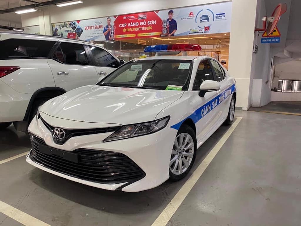Toyota Camry thế hệ mới trở thành xe Cảnh sát giao thông tại Việt Nam, nhiều điểm khác biệt bản “dân thường“ ảnh 5