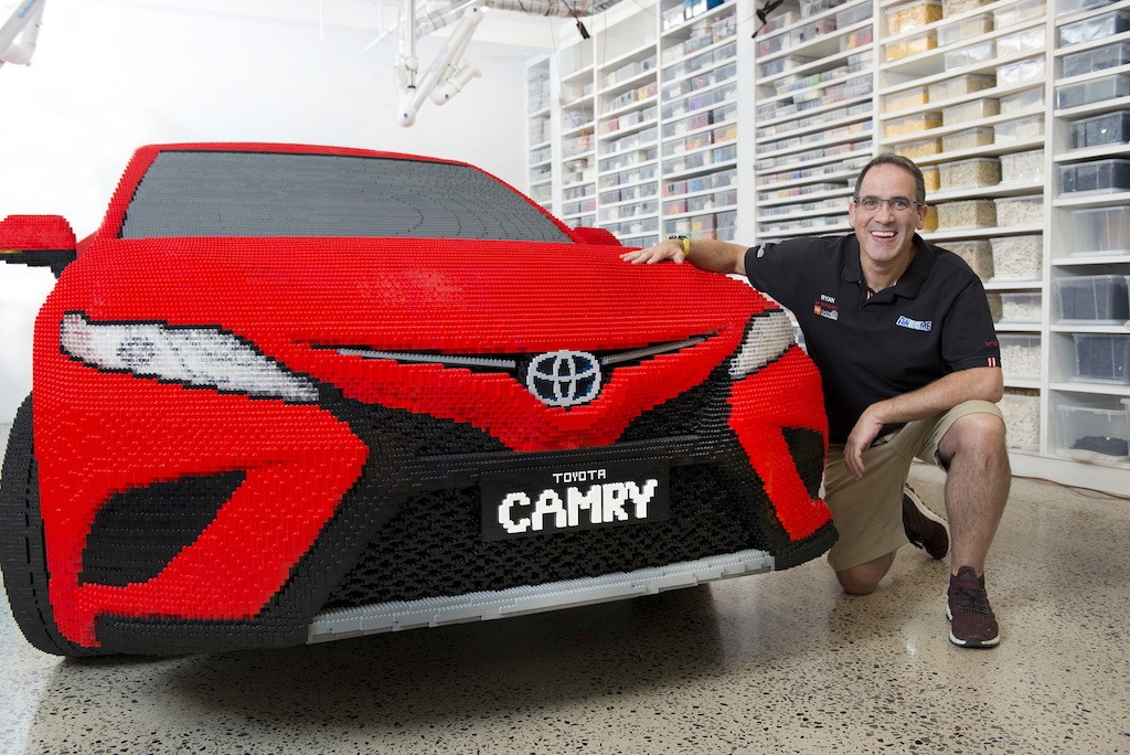 Độc đáo Toyota Camry được ghép hoàn toàn từ Lego ảnh 1